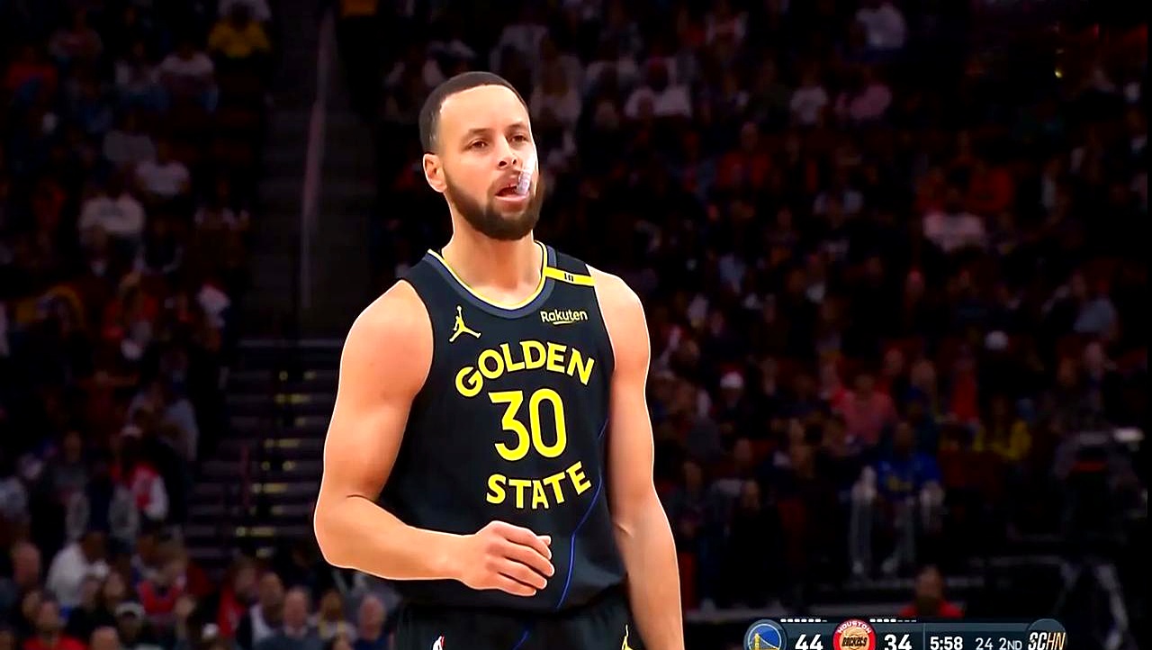 包含库里在勇士比赛中赛事规则更新，战术调整引发热议！的词条