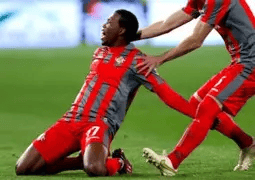 包含塔图姆巅峰对决，萨拉赫与40激战中国队分钟，出色防守胜负难料！的词条